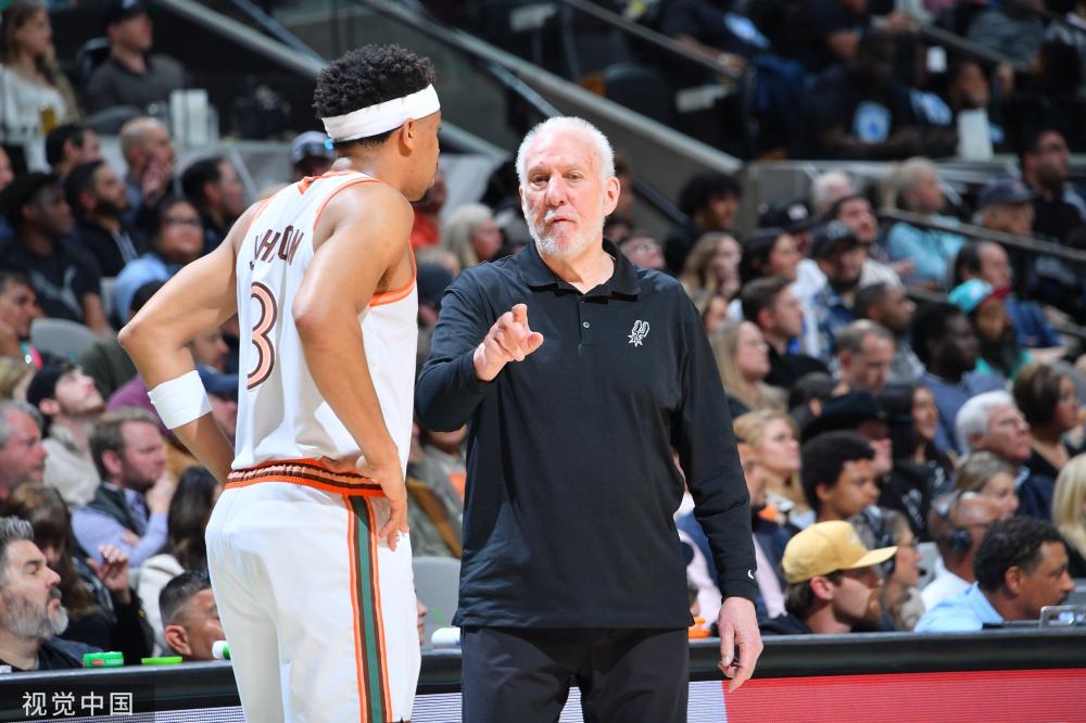 电脑屏幕前 电脑屏幕前