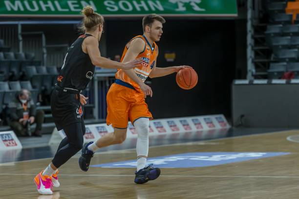 球核心位置 球核心位置